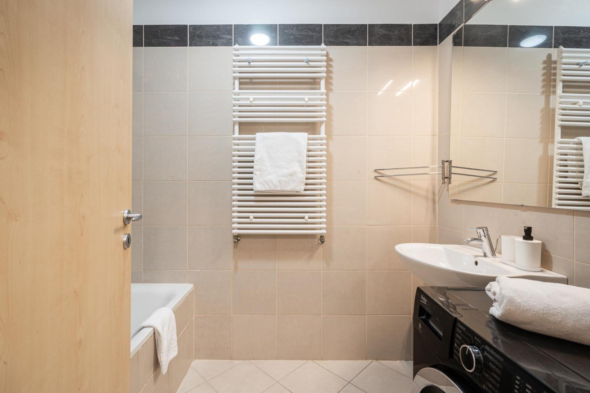D16 - Gozsdu Garden Residence - Best Location By Bqa Budapesta Exterior foto